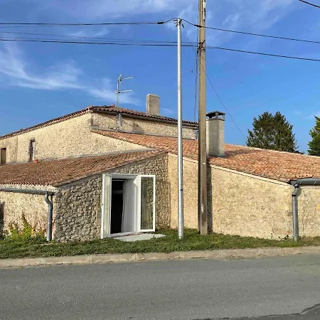 Au Milieu Des Vignes *